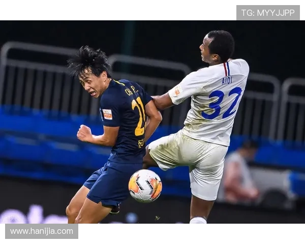 利桑德罗与瓦拉内搭档后防线表现稳健 利桑德罗与瓦拉内搭档后防线表现稳健