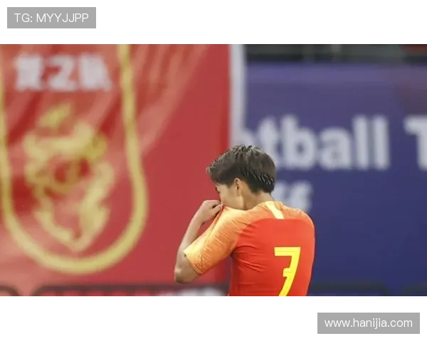 拜尔斯训练间突然露出怪癖，跟女明星私下居然那么不一般？